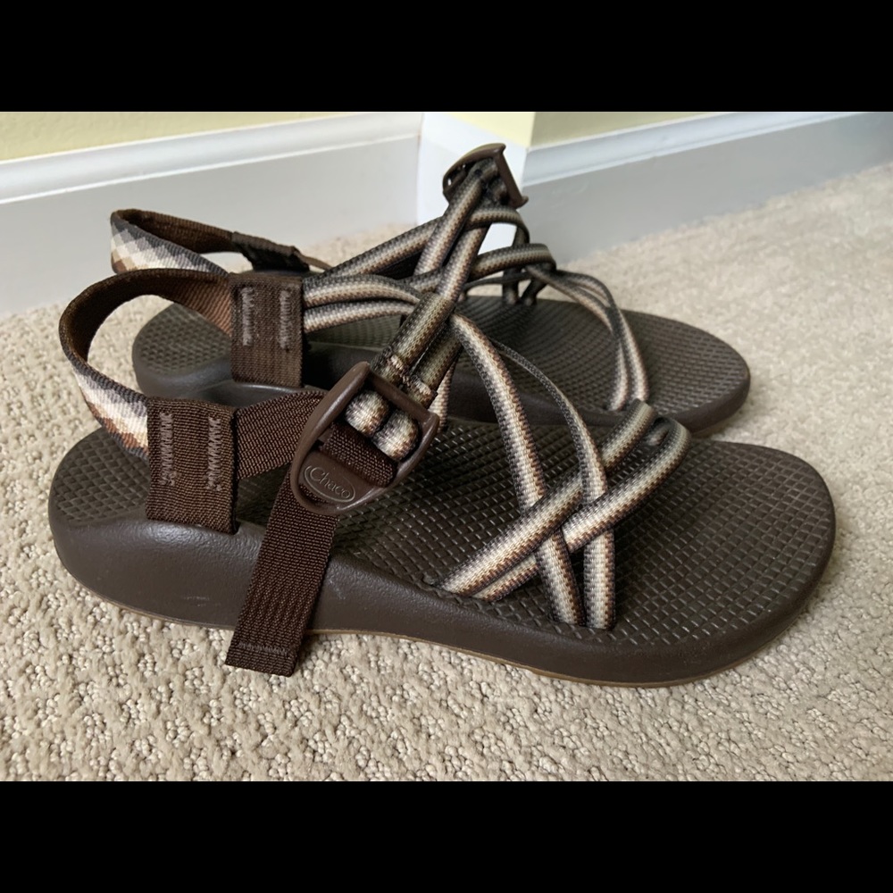 Chaco strappy sandals women’s 9 browns